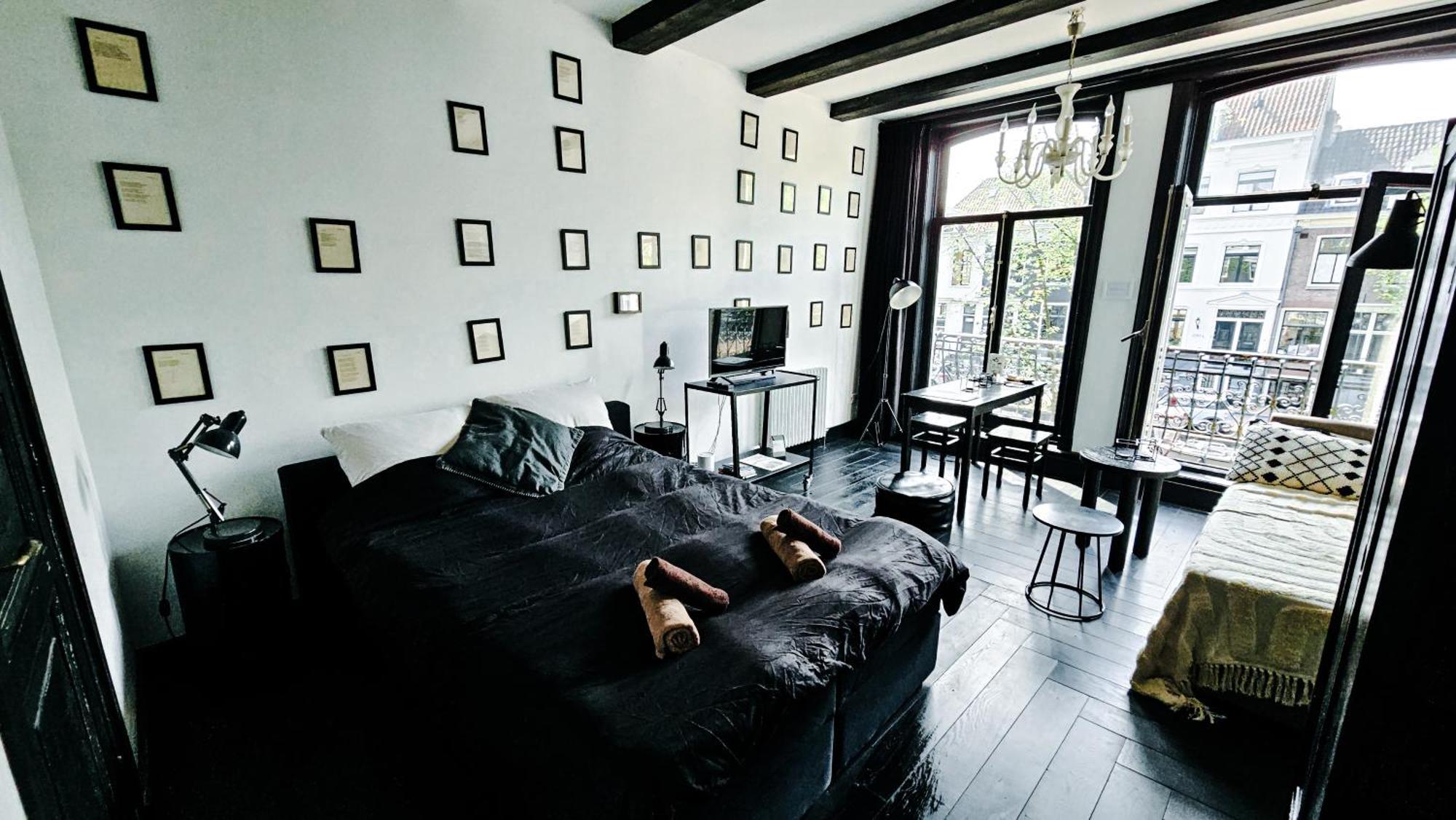 The Black Beauty Private Studio With Canal View From 1799 Ámsterdam Exterior foto