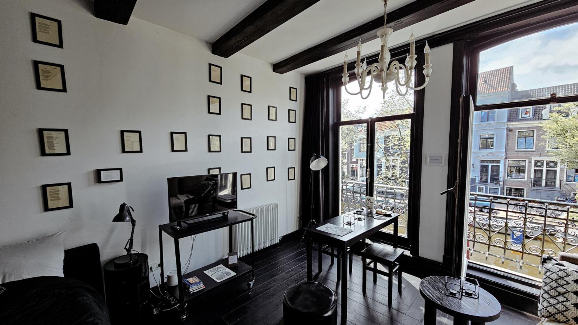 The Black Beauty Private Studio With Canal View From 1799 Ámsterdam Exterior foto